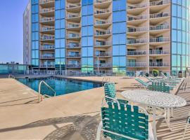 Sunny Beachfront Biloxi Condo with Resort Amenities!、ビロクシのホテル