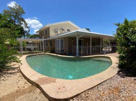 Townsville Wistaria Spacious Home, hótel í Townsville