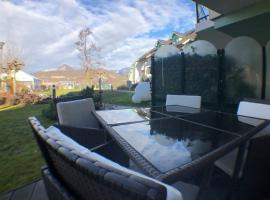 Rare : au bord du lac d’Annecy, cosy appartement en rez de jardin avec terrasse privative, hotel la plajă din Duingt