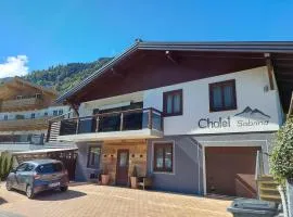 Chalet Sabrina mit Außenpool im Sommer