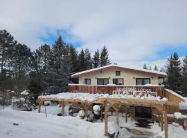 Whispering Pines Suite at The Bowering Lodge, hotell sihtkohas Blue Mountains