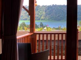 BUYAN LODGE lake view villa, hotel en Bedugul