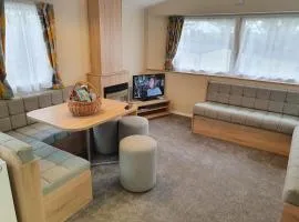 Cozy 3 bedroom Caravan, Sleeps 8, at Parkdean Newquay Holiday Park