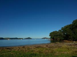 Oamaru Bay Tourist Park, hotell i Coromandel Town