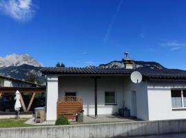 Bungalow Baloo Ferienhaus, hotelli kohteessa Sankt Johann in Tirol