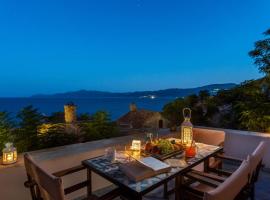 Myrsini's Castle House - Comfortable Residence with Large Balcony & Sea View: Monemvasia şehrinde bir otel