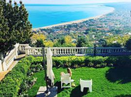 SECRET GARDEN - Suites & Apartments, hotel di Vasto