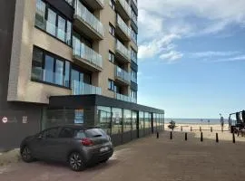 Koksijde Zeedijk La Digue 102 appartement - lateraal zeezicht