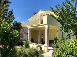 Five bedroom house near sandy beach Villa Major