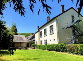 Gîte de Groupe de la Semois, hotel u gradu 'Alle'