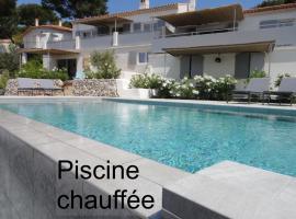 Home Cassis - Maison Mediterranée - Piscine chauffée, feriehus i Cassis