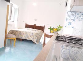 GRomano Apartments, hotel u gradu Ischia