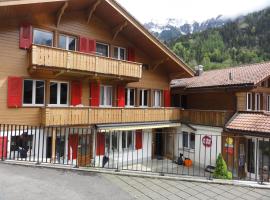 Valley Hostel, hotel com estacionamento em Lauterbrunnen