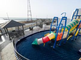 Sand Beach Suites(Families only), hotel sa Rayyis