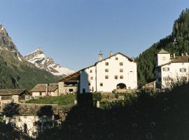 Hotel Weiss Kreuz, hotell i Splügen