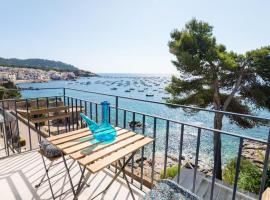 Precioso apartamento en primera línea de mar en Calella de Palafrugell, hotell sihtkohas Calella de Palafrugell