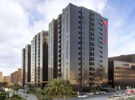 Ramada Hotel & Suites by Wyndham Ajman, מלון ליד נמל התעופה הבינלאומי שרג'אך - SHJ, אג'מן