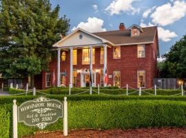 Woodrow House Bed & Breakfast, хотел в Лъбък