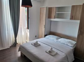 Elin's rooms in center, hotel sa Pula