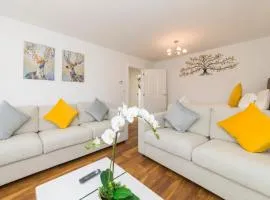 Greenfield's Oxlade Home - Modern 3 Bed room House, Langley, Slough