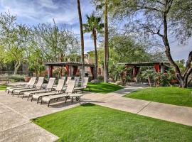 Red Rox Phoenix Condo with Patio about 3 Mi to Airport – hotel w mieście Phoenix