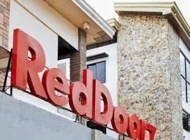 RedDoorz Hostel @ St. Paul Village LapuLapu