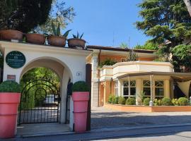 La Villa Desenzano, מלון בדסנזאנו דל גארדה