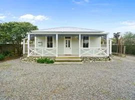 Pendreigh Cottage - Martinborough Holiday Home