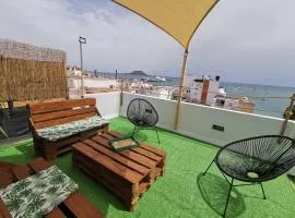 Centro de Corralejo con vistas a Isla de Lobos