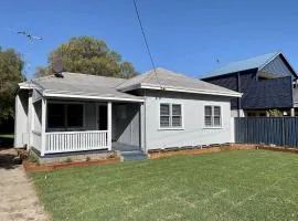 Yaringa Cottage by the sea