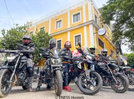 Eness Hostels Pondicherry, hotel di Pondicherry