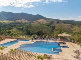 Hotel Chalés Capitanias, resort in Águas de Lindóia