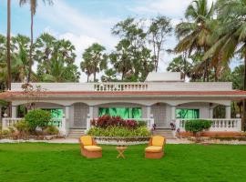 StayVista's Villa Bharat - Beachfront serenity with A spacious lawn, hotelli Mumbaissa