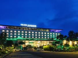 Grand Sunshine Resort & Convention: Bandung şehrinde bir otel