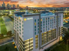 La Quinta Inn & Suites by Wyndham Nashville Downtown Stadium, hotel v Nashville