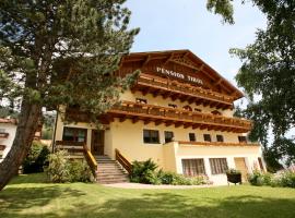 Pension Tirol, hotel i Nauders