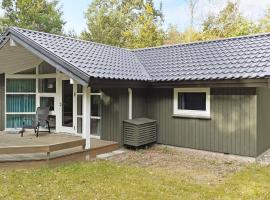 6 person holiday home in Frederiksv rk, hotell i Frederiksværk