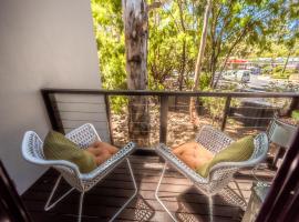 MARGARET FOREST RETREAT Apartment 129 - Located within Margaret Forest, in the heart of the town centre of Margaret River, spa apartment!, lägenhet i Margaret River