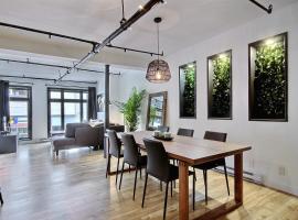 Le Gentleman // Downtown spacious condo, hotel u gradu 'Quebec City'