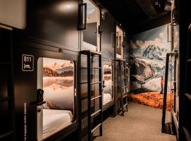 Capsule Hotel - Alpine Garden Zurich Airport, hotell i Kloten