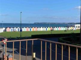 Loveliest Homes Paignton - Casa Marina - 3 bed, 2 bathroom house, balcony, parking, hotel v destinácii Paignton