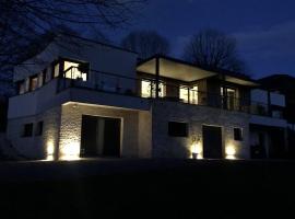 Large architect's house, hotel en Périgueux