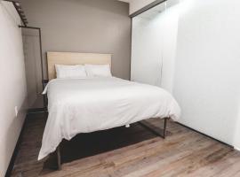 SOVA Micro-Room & Social Hotel, hotel a Dallas