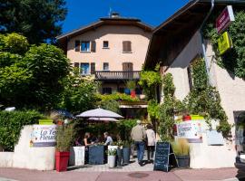 La Terrasse Fleurie, Logis, Hôtel et Restaurant, hotel u gradu Divon le Ben