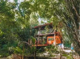 Cabana do Tarzan na Praia de Parati Mirim