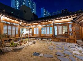 Aega Hanok Guesthouse، فندق في دايغو