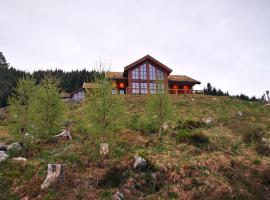 Cabin in beautiful surroundings at Harpefossen、ノールフィヨーレイドのホテル