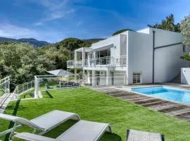 Beautiful contemporary villa with sea view, heated swimming pool, near Saint Tropez