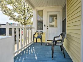 Wildwood Apartment - Porch and Enclosed Sunroom!, hotell i Wildwood