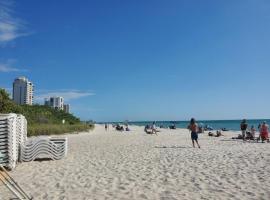 Few steps to Ocean-4 Beach Cruisers & Free parking & Private backyard, hotel em Jacksonville Beach